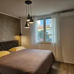 Deluxe Near The Bridge Apartman