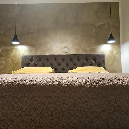 Deluxe Near The Bridge