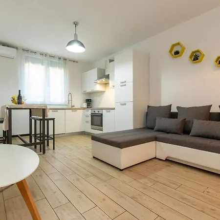 Deluxe Near The Bridge *