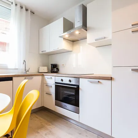 Deluxe Near The Bridge アパート ザダル