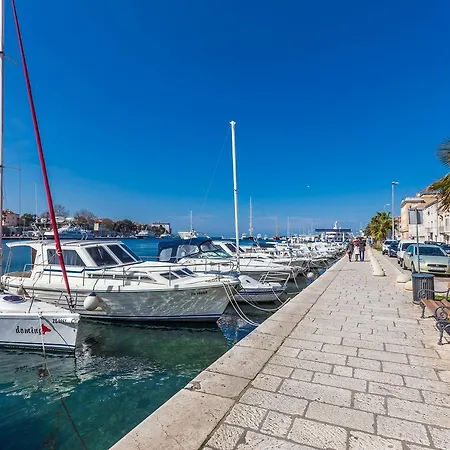 Deluxe Near The Bridge アパート ザダル