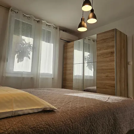 Deluxe Near The Bridge Apartment Zadar