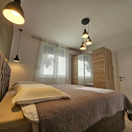 Deluxe Near The Bridge *