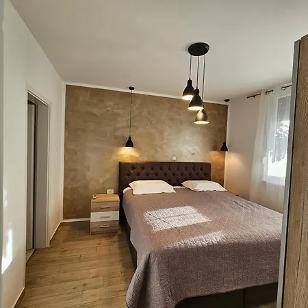 Deluxe Near The Bridge Apartment *