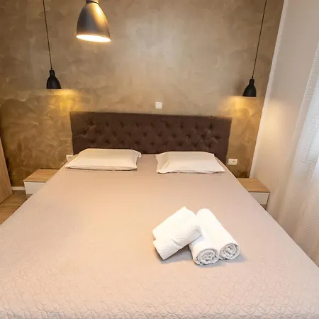 Deluxe Near The Bridge Apartment Zadar