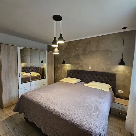 Deluxe Near The Bridge *