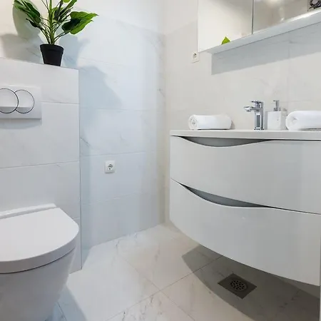Deluxe Near The Bridge Apartment Zadar