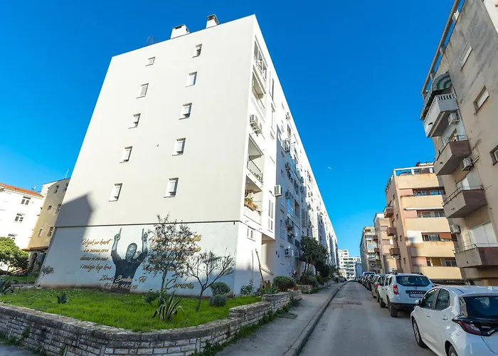 Deluxe Near The Bridge