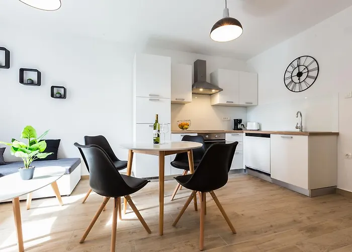 Deluxe Near The Bridge